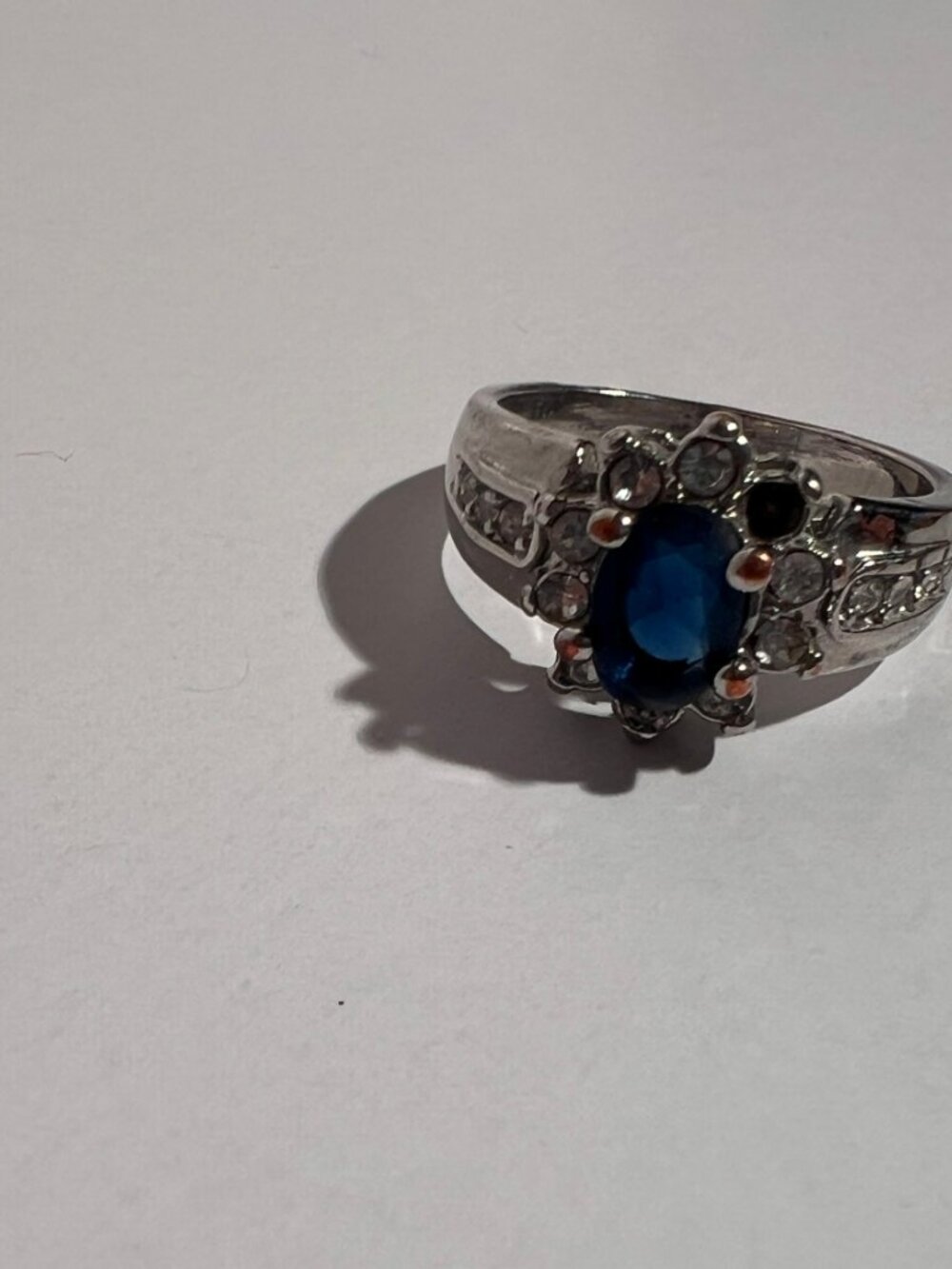 Vintage Style Faux Sapphire & Rhinestone Halo Statement Ring - Size 6.5 - Picture 5 of 9
